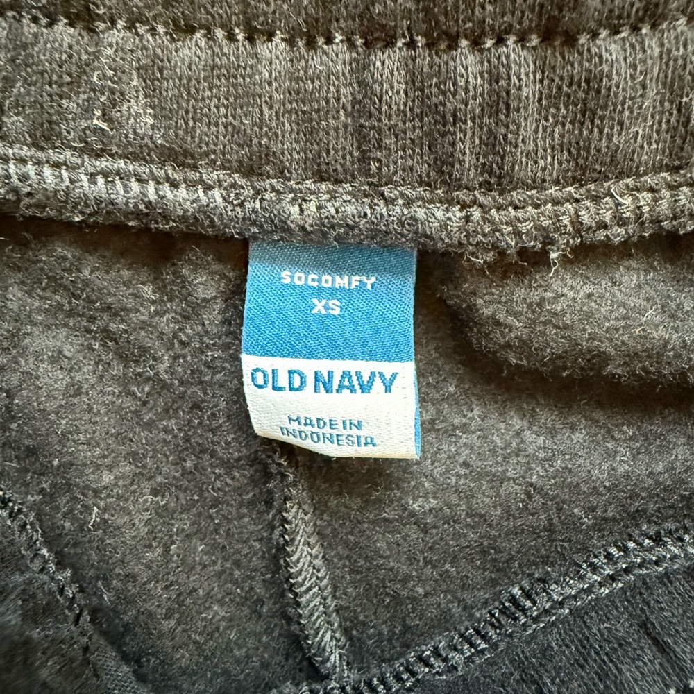 Old Navy Black and White Sweatshirt and Sweatpants Set - Picture 4 of 5